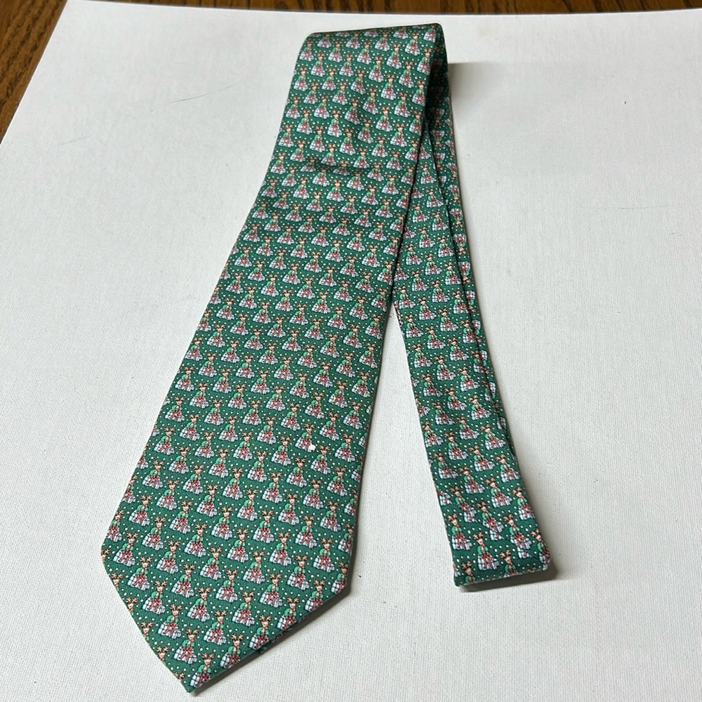 Vineyard Vines Martha’s Vineyard Tie Reindeer on Igloo 100% Silk Made In USA